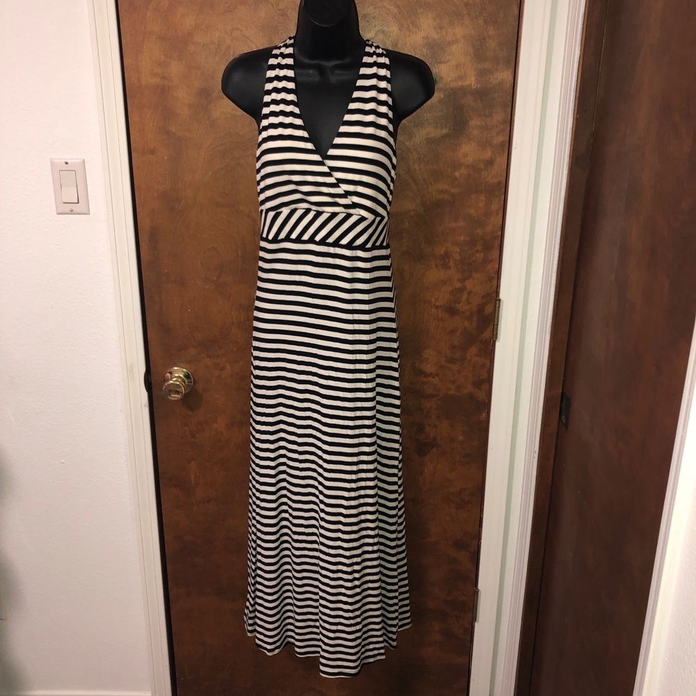 Women’s extra small XS Ann Taylor, sleeveless black and white striped maxi dress